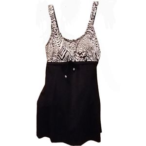 Maxine of Hollywood One Piece Minimizing Swimsuit Black/White size 12